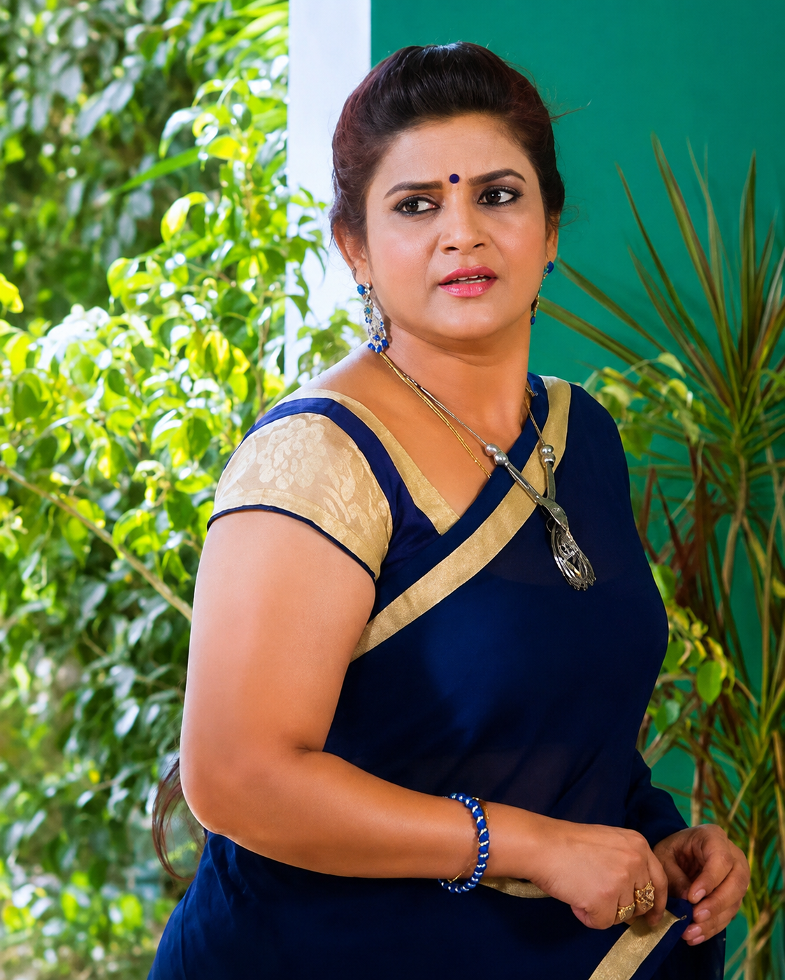 Meena Vemuri Cute Saree Photos Original